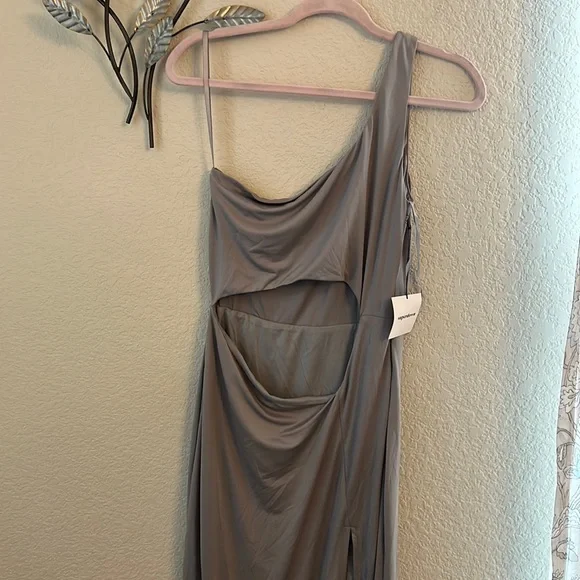 Superdown Erla Cutout Maxi Dress in Light Grey - Picture 4 of 11